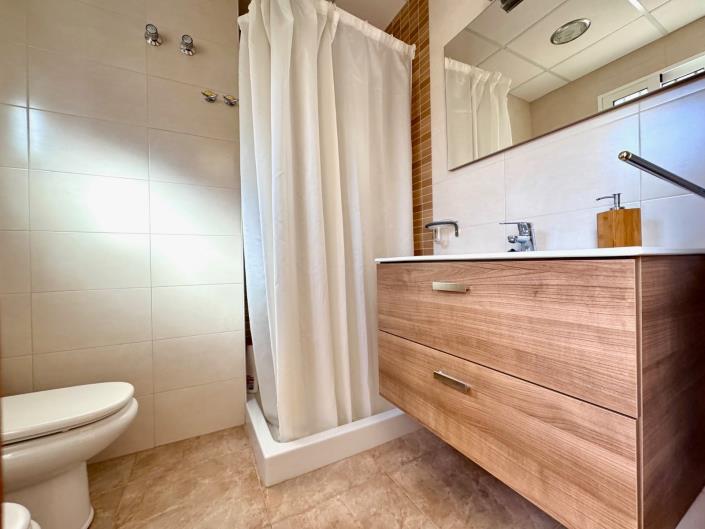 Image No.19-4 Bed House for sale