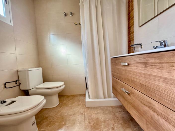 Image No.22-4 Bed House for sale