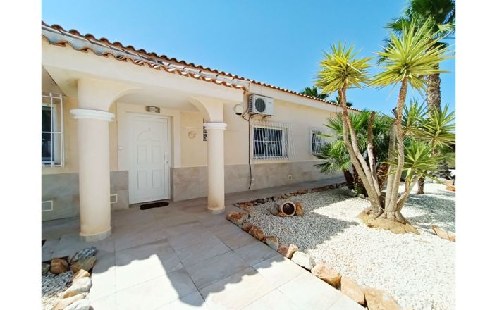 Image No.1-6 Bed Villa for sale