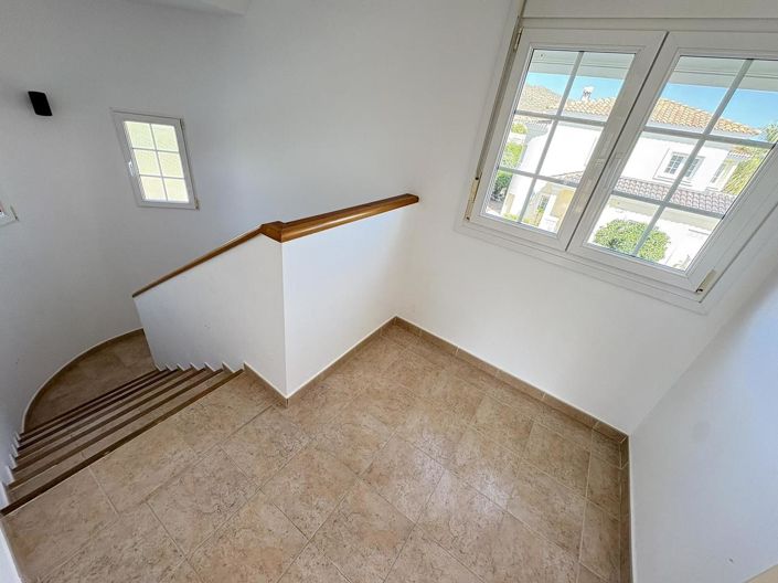 Image No.25-3 Bed Villa for sale