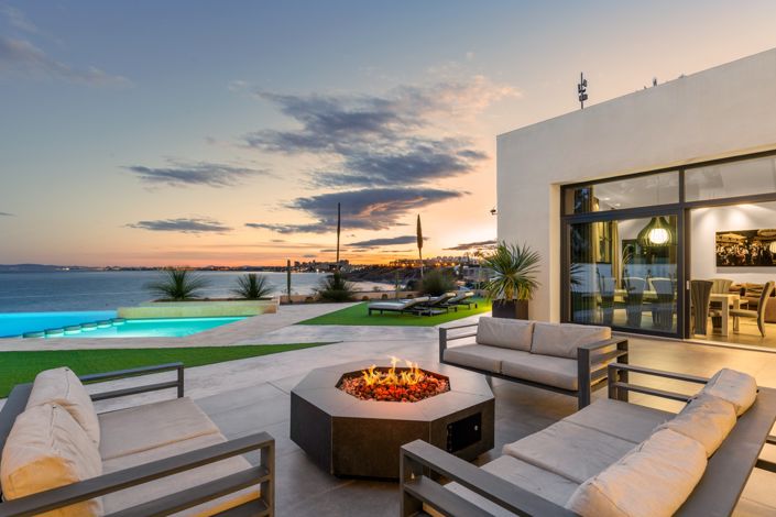 Image No.1-6 Bed Villa for sale