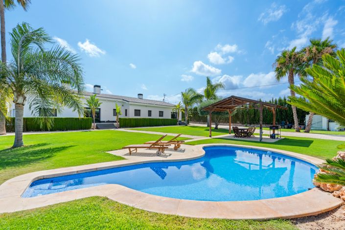 Image No.1-5 Bed Villa for sale