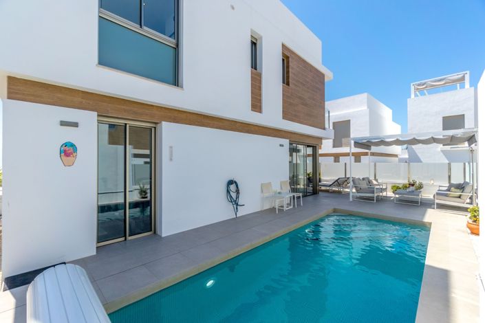Image No.1-3 Bed Villa for sale