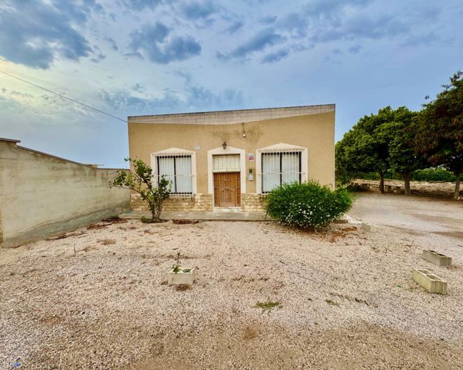 Image No.1-3 Bed Country Property for sale
