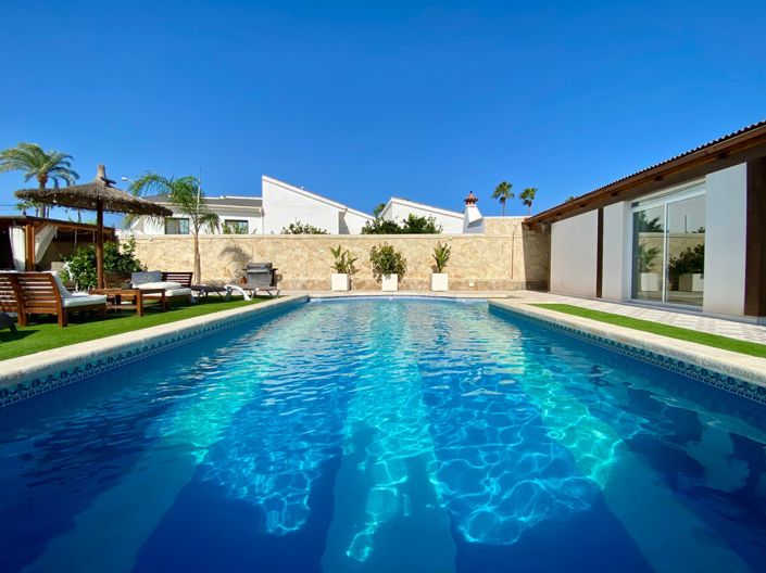 Image No.1-4 Bed Villa for sale
