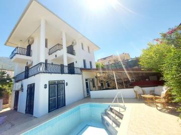 4 Bed Villa for sale