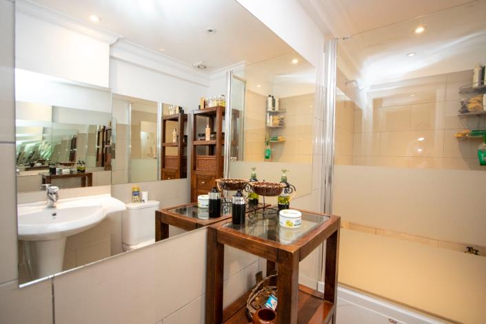 Image No.20-3 Bed Apartment for sale