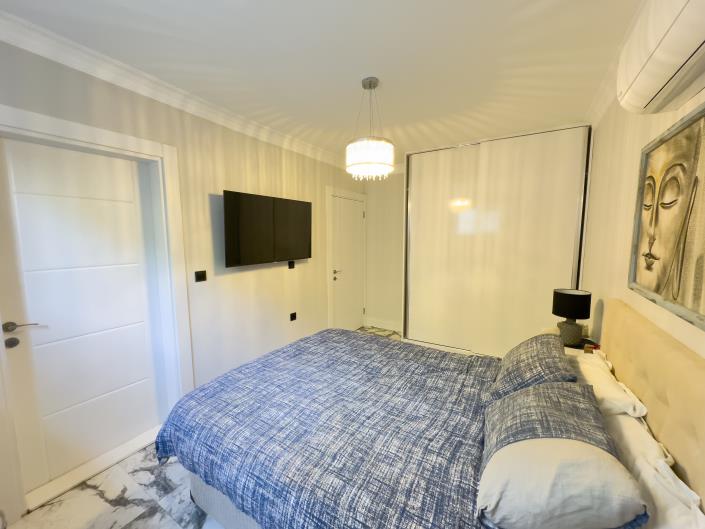 Image No.8-7 Bed Villa for sale