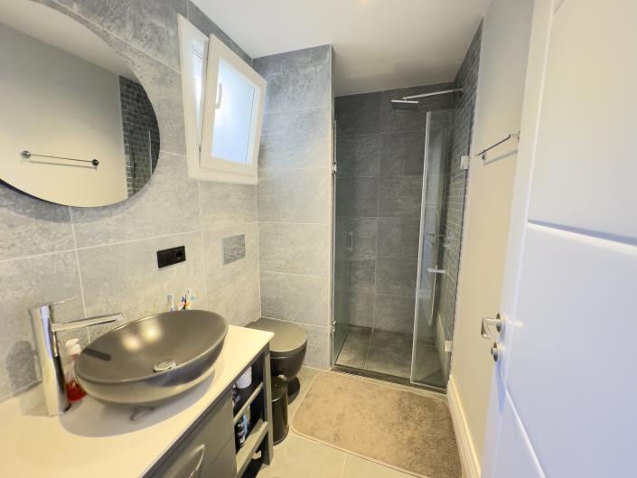 Image No.9-7 Bed Villa for sale