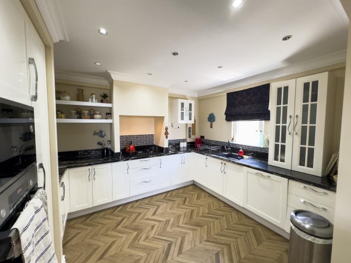 Image No.18-7 Bed Villa for sale