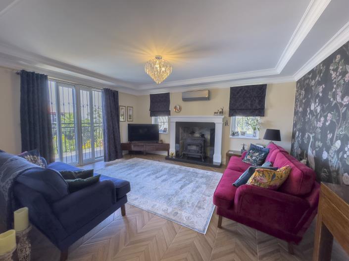 Image No.21-7 Bed Villa for sale