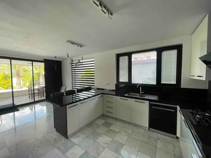 Image No.32-5 Bed Villa for sale