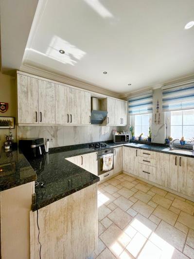 Image No.12-3 Bed Semi-Detached for sale