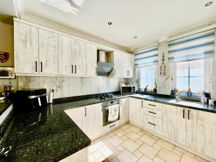 Image No.14-3 Bed Semi-Detached for sale