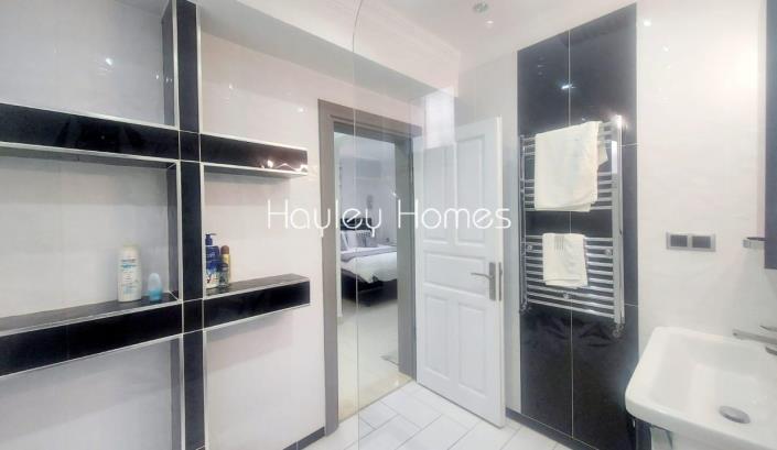 Image No.20-5 Bed Villa for sale