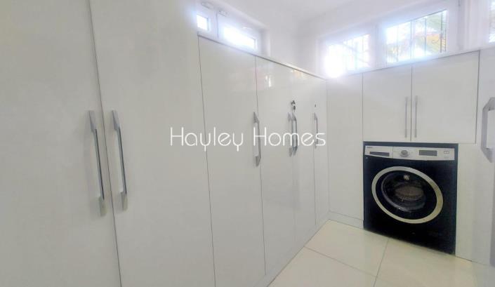 Image No.30-5 Bed Villa for sale