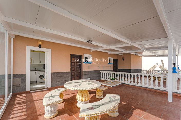 Image No.11-15 Bed Property for sale