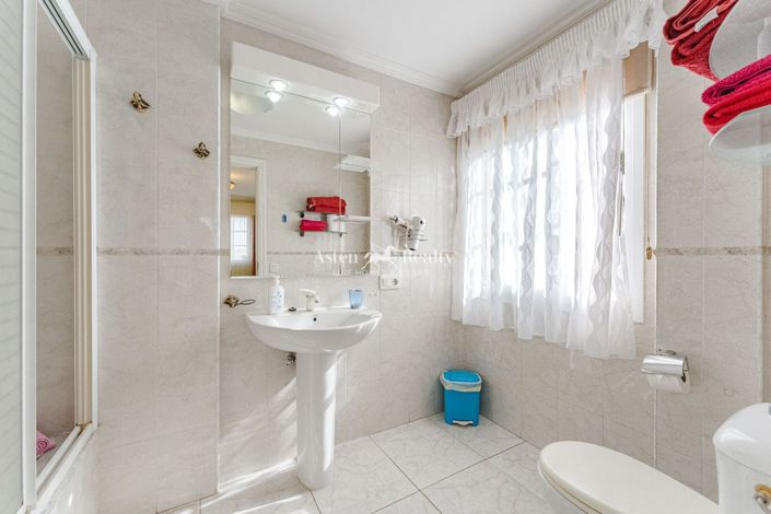 Image No.13-15 Bed Property for sale