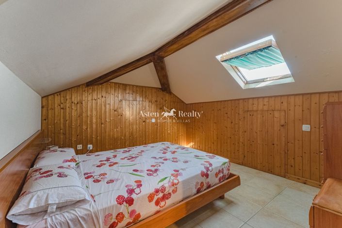 Image No.19-15 Bed Property for sale