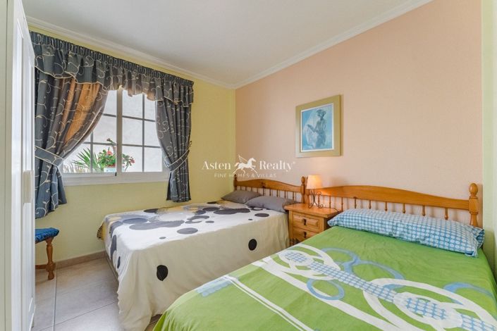 Image No.25-15 Bed Property for sale