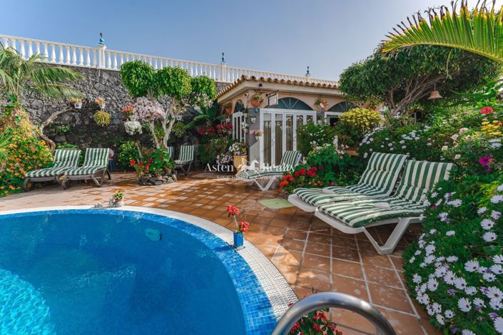 Image No.3-15 Bed Property for sale