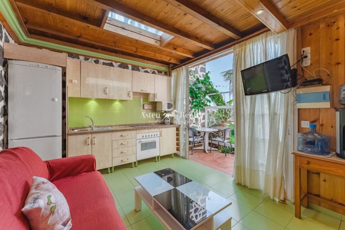 Image No.30-15 Bed Property for sale