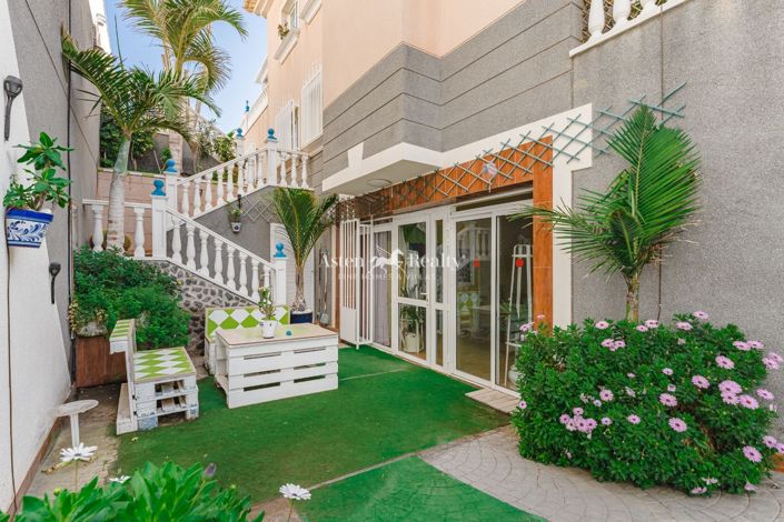 Image No.35-15 Bed Property for sale