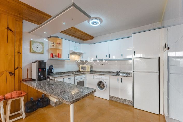 Image No.38-15 Bed Property for sale