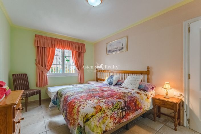 Image No.40-15 Bed Property for sale