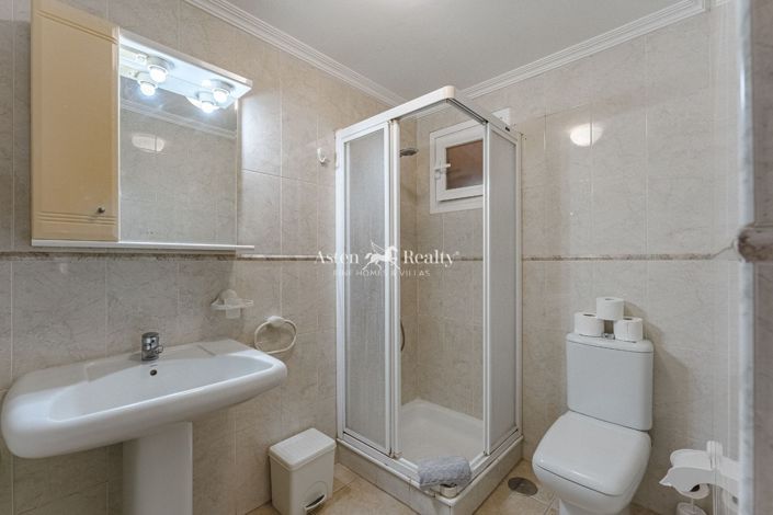 Image No.41-15 Bed Property for sale