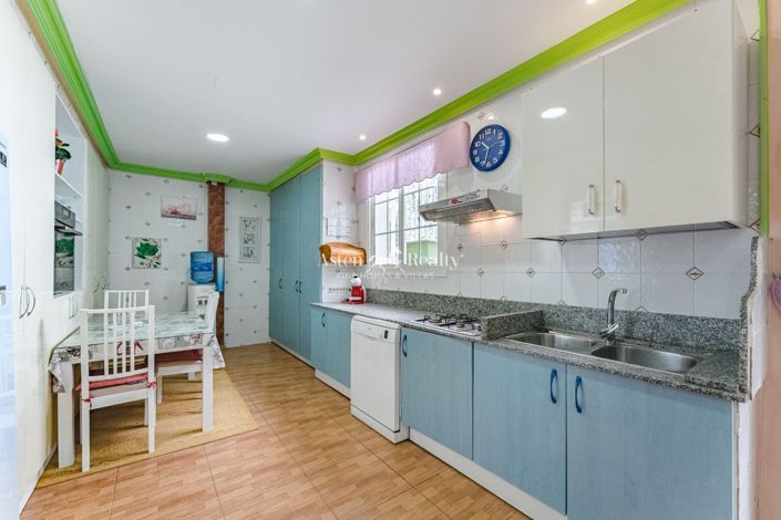 Image No.45-15 Bed Property for sale