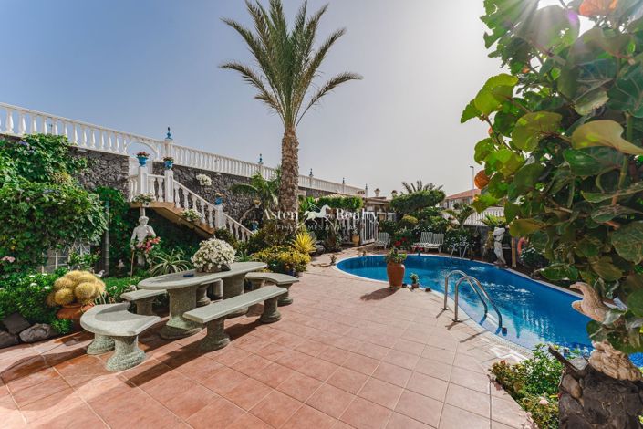 Image No.5-15 Bed Property for sale