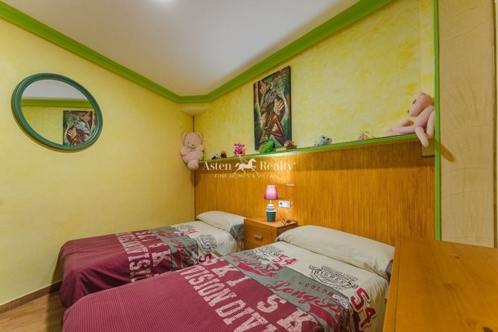 Image No.52-15 Bed Property for sale