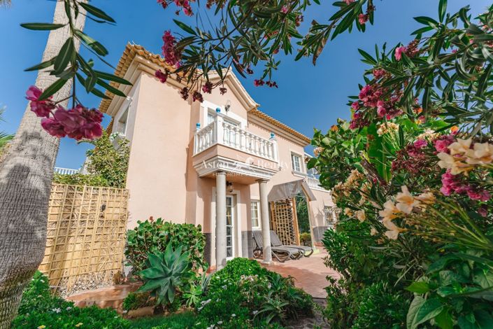 Image No.6-15 Bed Property for sale