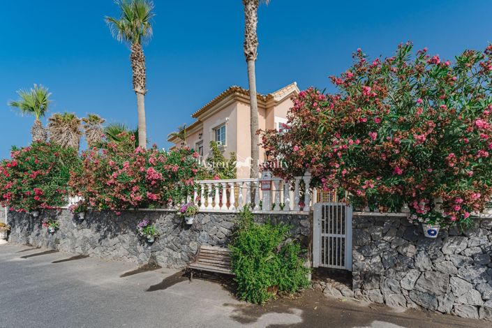 Image No.7-15 Bed Property for sale