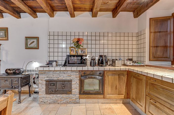 Image No.25-4 Bed House for sale