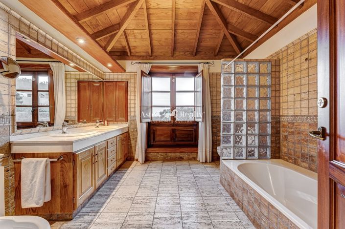 Image No.37-4 Bed House for sale