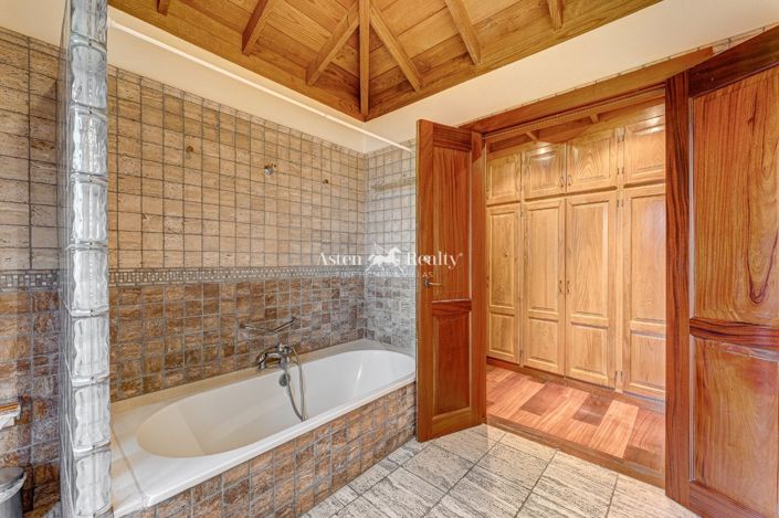 Image No.38-4 Bed House for sale