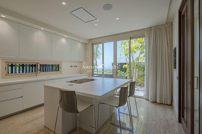 Image No.28-5 Bed Villa for sale