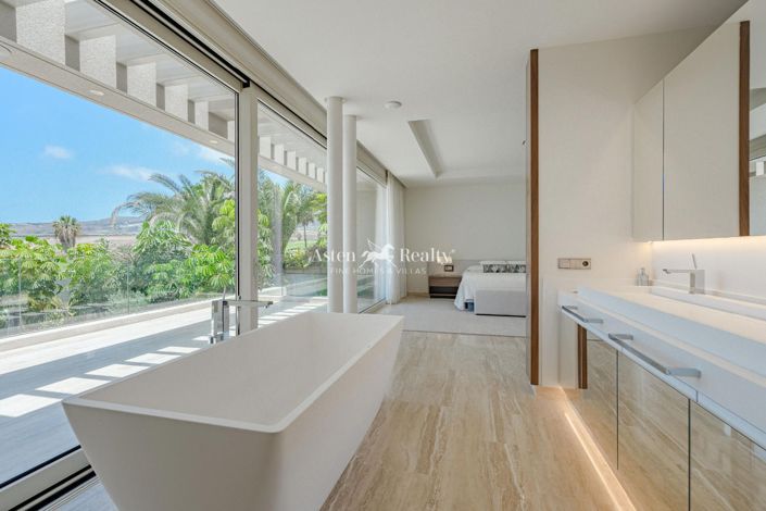 Image No.40-5 Bed Villa for sale