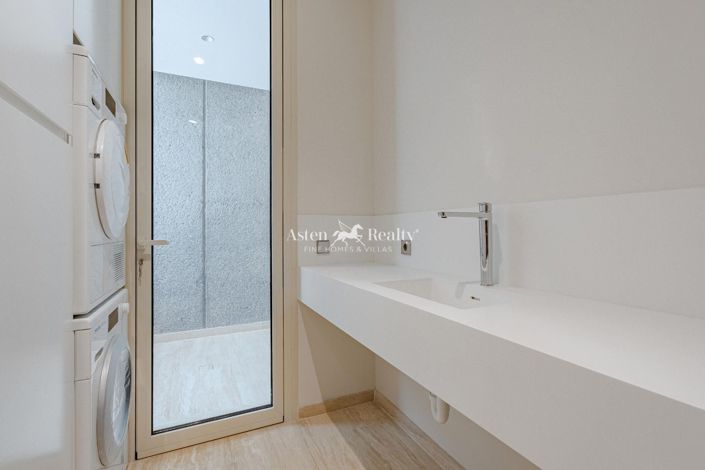 Image No.47-5 Bed Villa for sale