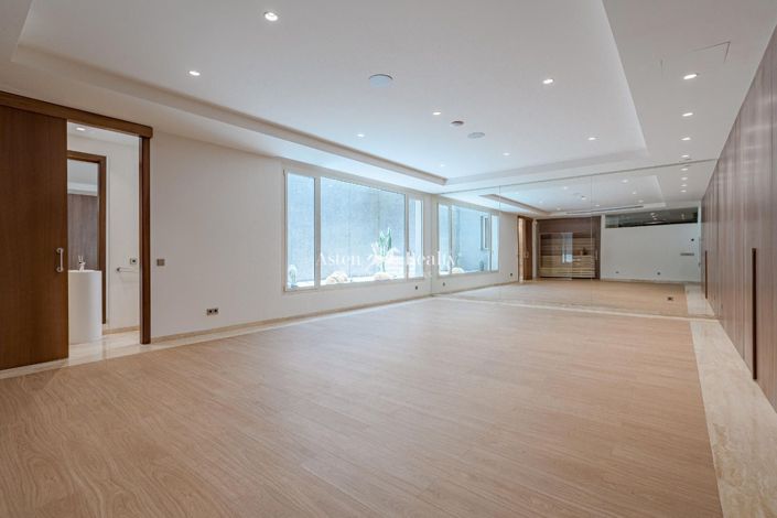 Image No.48-5 Bed Villa for sale