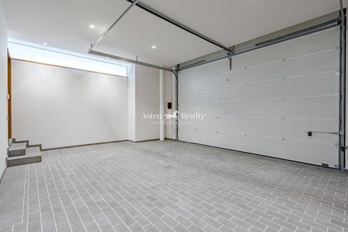 Image No.50-5 Bed Villa for sale