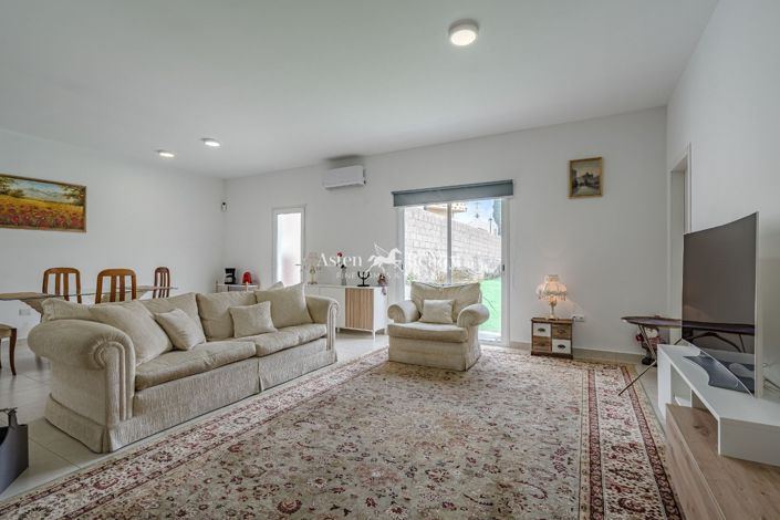 Image No.1-3 Bed Villa for sale