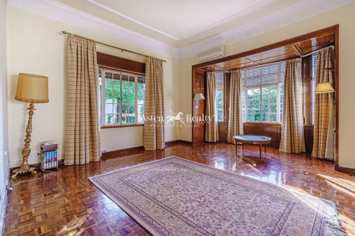 Image No.11-8 Bed Villa for sale