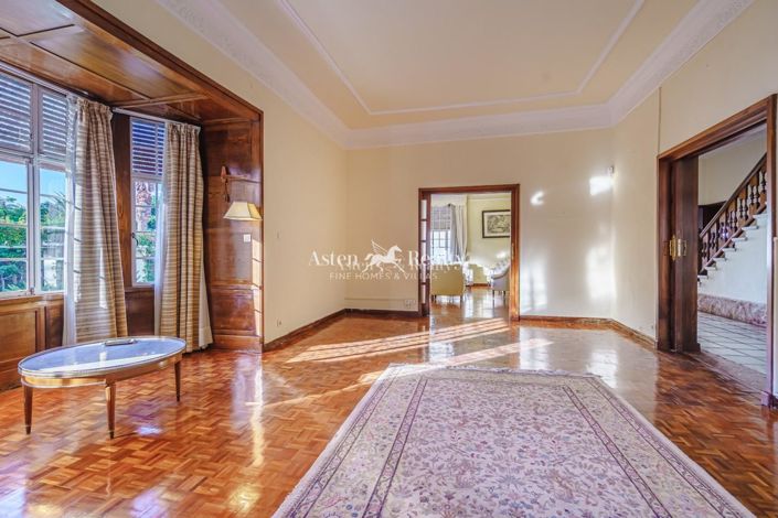 Image No.12-8 Bed Villa for sale