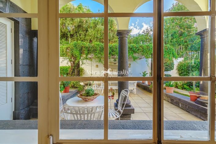 Image No.13-8 Bed Villa for sale