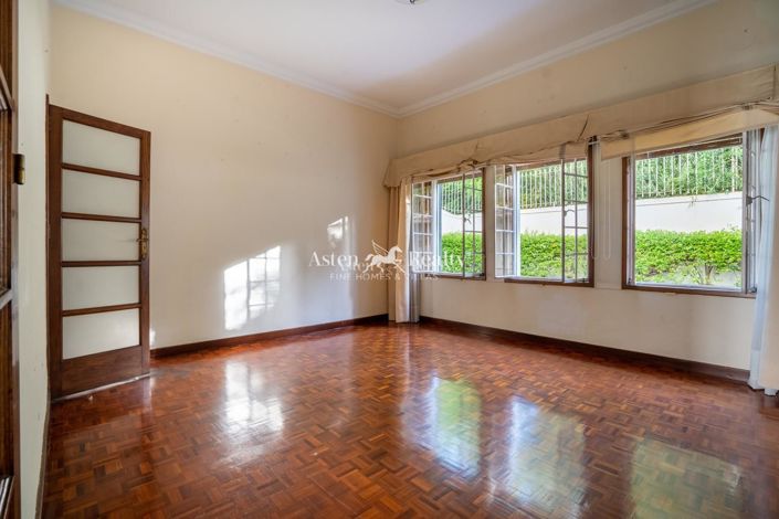 Image No.16-8 Bed Villa for sale