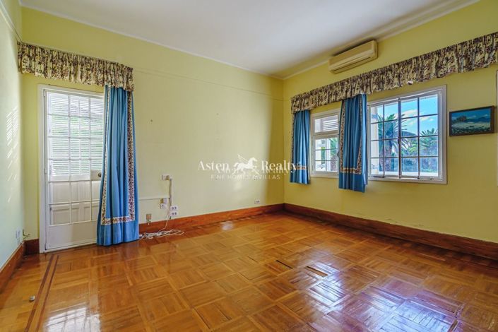 Image No.20-8 Bed Villa for sale