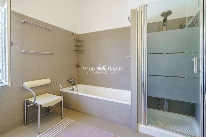 Image No.30-8 Bed Villa for sale